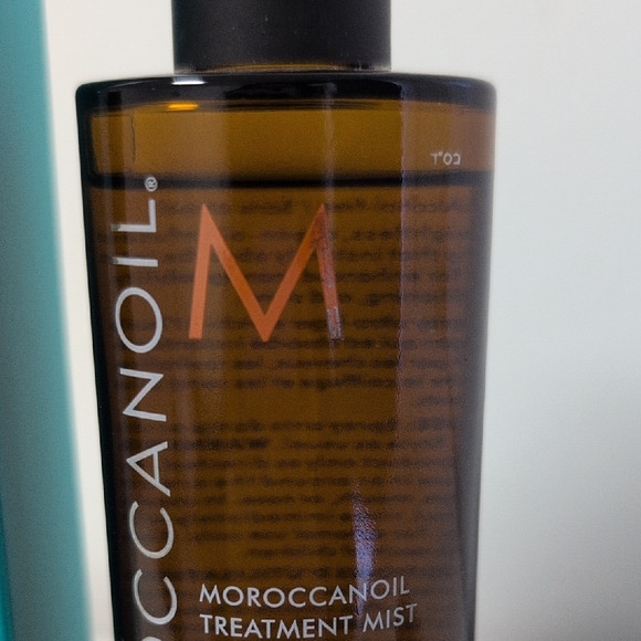 Two Moroccanoil Ultra-Light Treatment Mist in Teal With Vanilla Date Lip Balm - Picture 7 of 16
